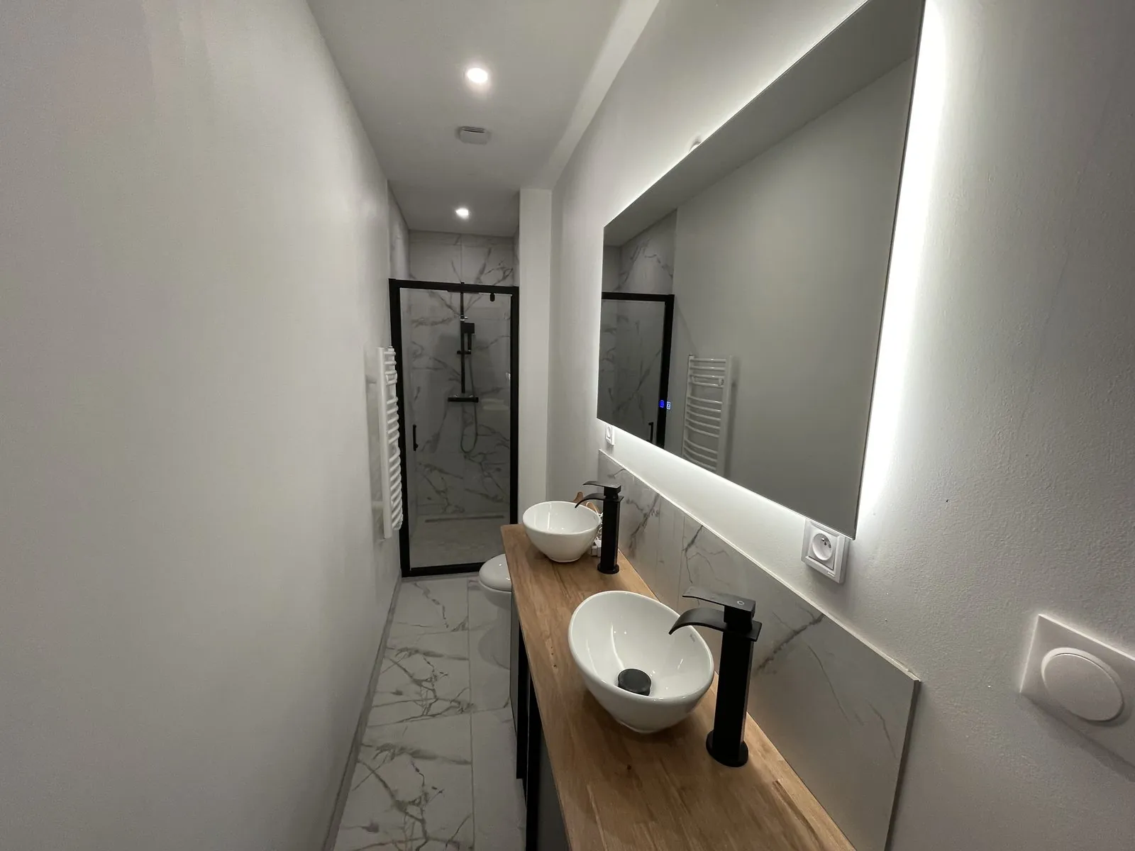 Salle de bain moderne après travaux