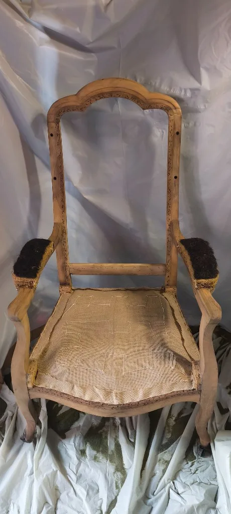 Fauteuil bergère bois clair après aérogommage